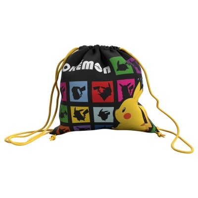 Mochila saco preta com design de personagens Pokémon e cordões amarelos