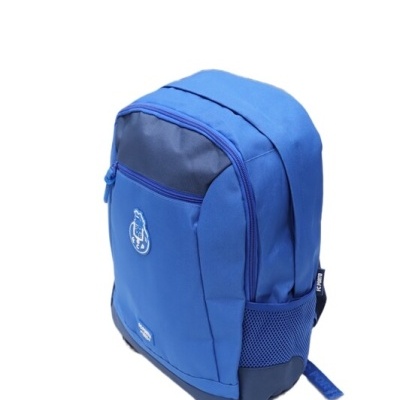Mochila azul com detalhes em azul escuro e logótipo FCP
