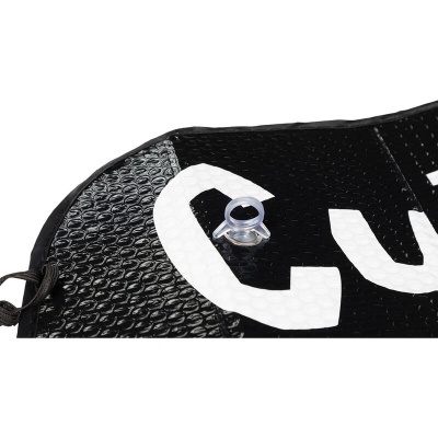 Tapete preto com textura tipo bolhas, letras brancas e gancho plástico