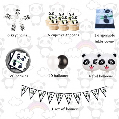 Conjunto de artigos de festa com tema panda, incluindo porta-chaves, toppers para cupcakes, toalha de mesa, guardanapos, balões e bandeirolas.