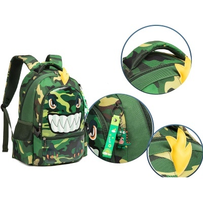 Mochila camuflada com desenho de face animal e detalhes amarelos