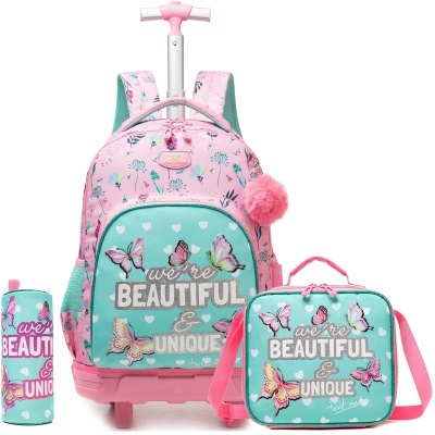 Mochila rosa e verde com padrão de borboletas, mala térmica e estojo cilíndrico com texto motivacional