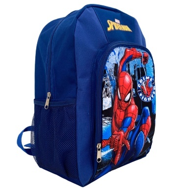 Mochila azul com imagem do Homem-Aranha e texto SPRIDERMAN e CITY FIGHT