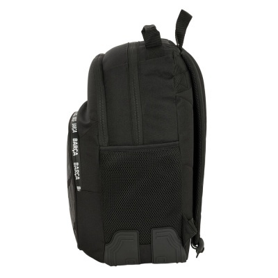 Mochila preta com texto BARÇA na faixa lateral e bolso em tecido de rede