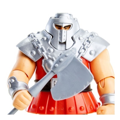 Figura de ação de guerreiro com armadura vermelha e cinza segura machadinha