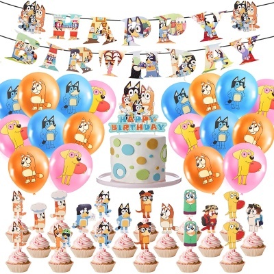 Decoração de festa de aniversário com balões coloridos, bolo e toppers de cupcakes com personagens animados