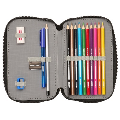 Estojo escolar aberto com lápis de cor, caneta, lápis de carvão, borracha e apontador