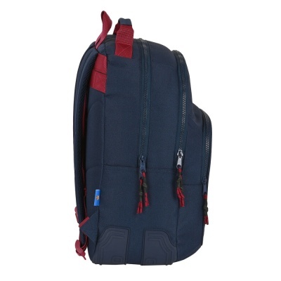 Mochila azul escuro com detalhes vermelhos e etiquetas