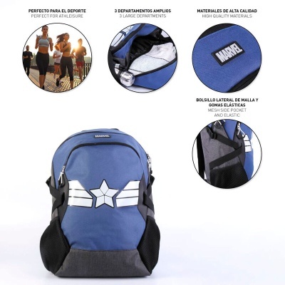 Mochila azul com estrela branca e asas, bolsos laterais e etiqueta MARVEL