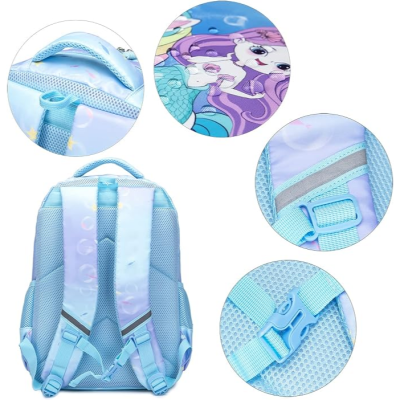 Mochila azul clara com desenhos de personagens animais e alças acolchoadas ajustáveis