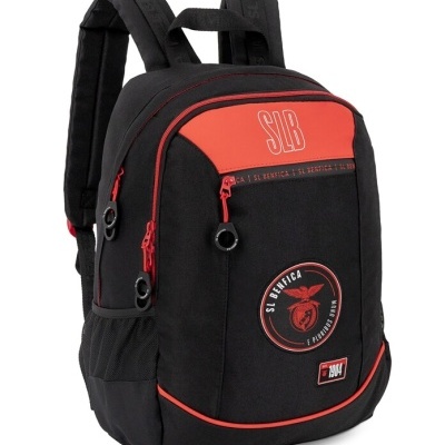 Mochila preta e vermelha com emblema do SL Benfica