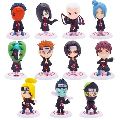 Onze mini figuras colecionáveis de personagens de anime com cabeças grandes e roupas pretas com detalhes vermelhos