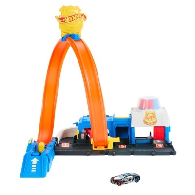 Conjunto de pista Hot Wheels com rampa dupla laranja e carrinho preto