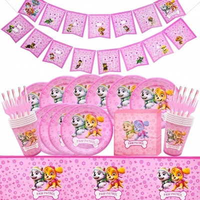 Conjunto de festa infantil da Patrulha Pata em tons de rosa com utensílios e decoração