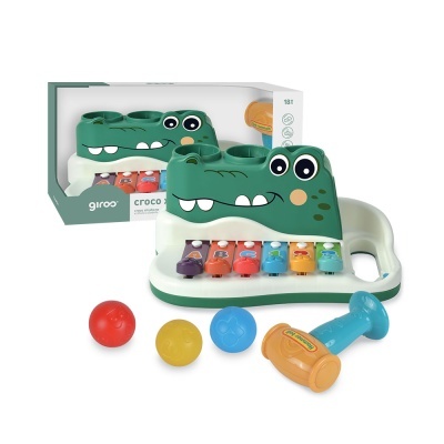 Brinquedo musical infantil em forma de crocodilo com teclado colorido e acessórios de brincar.