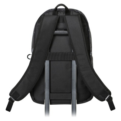 Mochila preta encaixada na estrutura de mala com puxador metálico