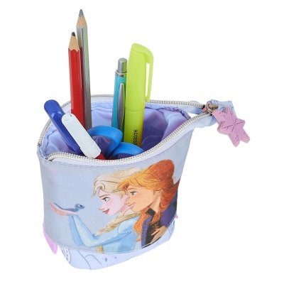 Estojo azul claro com ilustração de Elsa e Anna e artigos de escrita