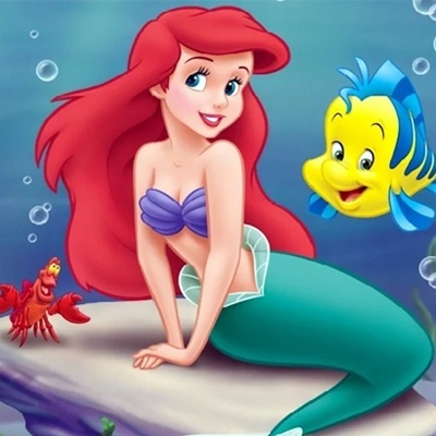 Ilustração de sereia com peixe e caranguejo em fundo subaquático