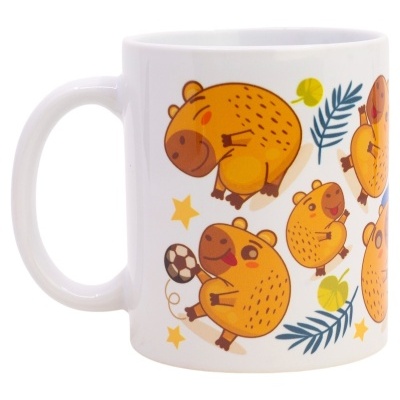 Caneca branca com desenhos de capivaras amarelas e elementos decorativos coloridos