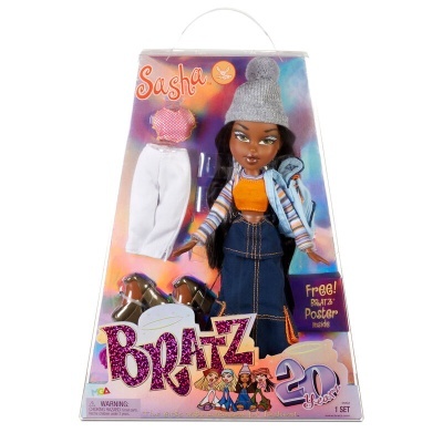 Boneca Bratz Sasha vestida com roupa colorida em embalagem
