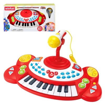 Teclado musical infantil vermelho e branco com microfone amarelo e embalagem Winfun