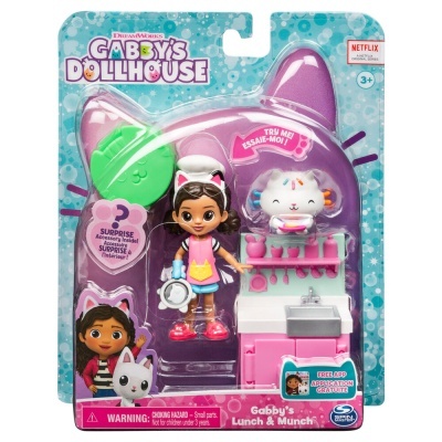 Brinquedo Gabby's Dollhouse com personagem, acessórios de cozinha e gato em embalagem colorida