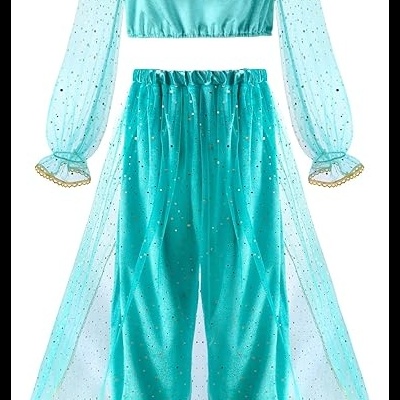 Conjunto infantil azul turquesa com top assimétrico, calças largas e capa transparente brilhante