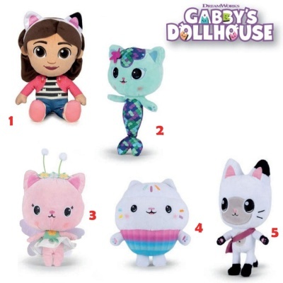 Cinco peluches coloridos da série Gabby's Dollhouse em fundo branco.