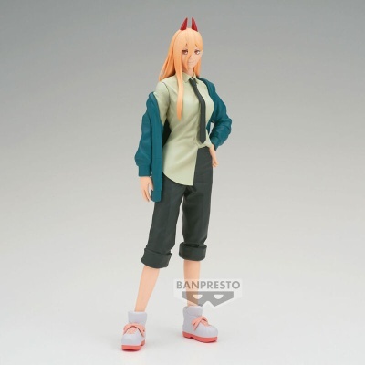 Figura colecionável de personagem feminina com chifres vermelhos e roupa casual.