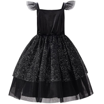 Vestido infantil preto com tule brilhante e folhos nos ombros
