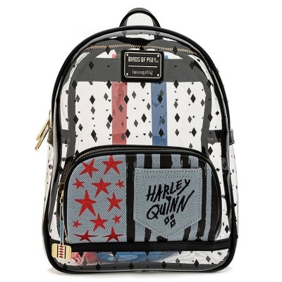 Mochila pequena branca com padrão de diamantes pretos e bolso azul com estrelas vermelhas e texto Harley Quinn