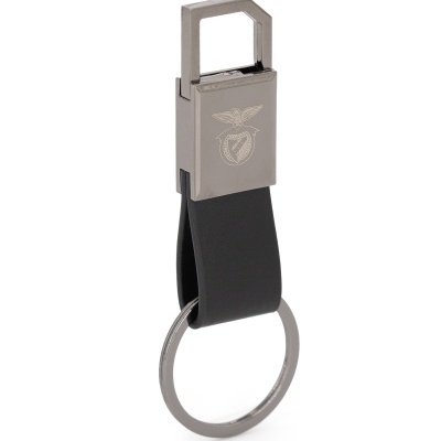 Porta-chaves metálico e pele preta com gravação de águia e escudo