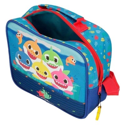 Mala infantil azul com desenhos de tubarões coloridos e fecho vermelho