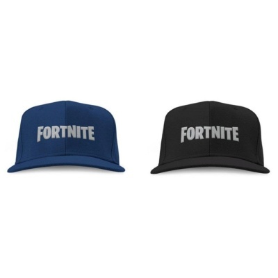 Dois bonés snapback, um azul e um preto com texto FORTNITE em branco