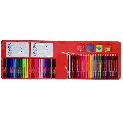 Conjunto de lápis de cor e canetas coloridas em base vermelha com embalagens brancas e apontadores