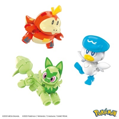 Figuras articuladas de personagens Pokémon em vermelho, verde e branco com azul