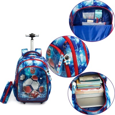 Mochila com padrão de futebol azul e vermelho com rodinhas e estojo