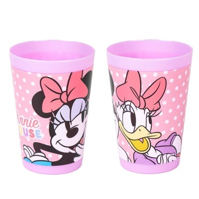 Dois copos de plástico rosados com estampas da Minnie e Margarida