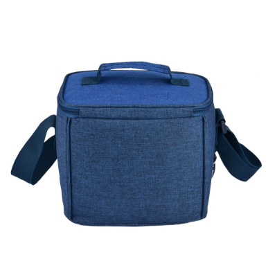 Bolsa térmica azul com alça ajustável e pega acolchoada