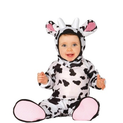 Bebé com fantasia de vaca com manchas pretas e brancas, com capuz e orelhas cor-de-rosa