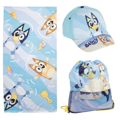 Conjunto infantil com toalha, boné e mochila com personagens de cães animados em tons de azul