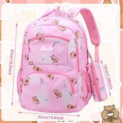 Mochila rosa com estampa de cães e estojo pendurado.