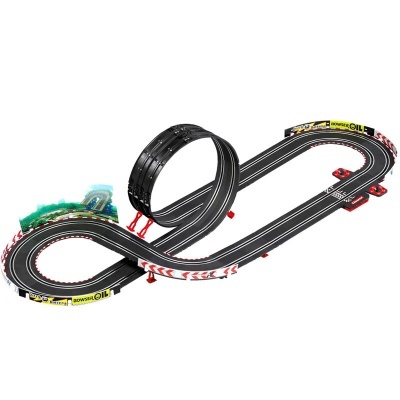 Pista de corrida para carros em plástico preto com loop e carrinhos vermelhos