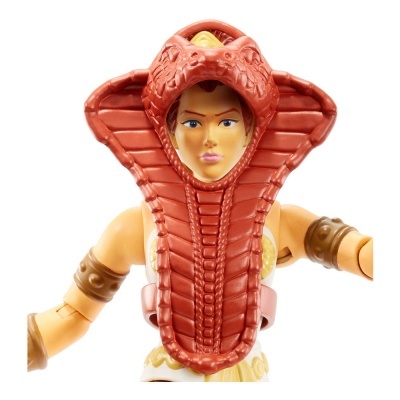 Figura de ação com capacete vermelho em forma de cobra