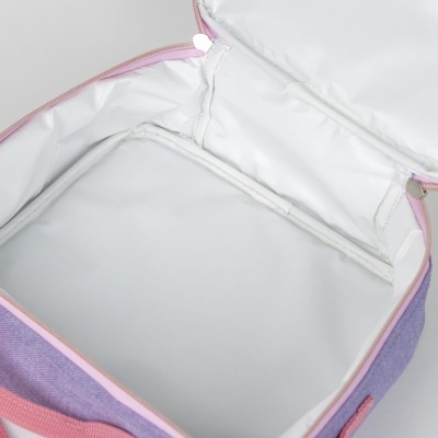 Mala térmica lilás com interior branco e fecho rosa aberta
