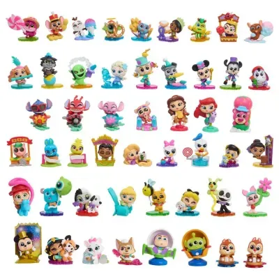 Mini figuras colecionáveis coloridas em estilo cartoon, representando personagens variados de desenhos animados.