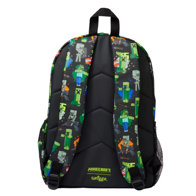 Mochila preta com padrão colorido de personagens do Minecraft e alças acolchoadas