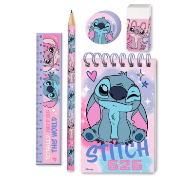 Material de papelaria com personagem Stitch em rosa, azul e lilás.