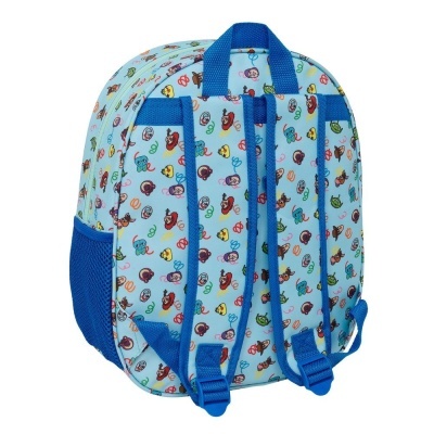 Mochila azul clara com padrão colorido de personagens cartoon e alças acolchoadas azuis