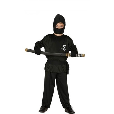 Criança com fato de ninja preto e espada